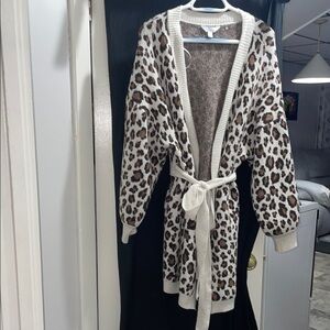 Time and Tru Cream and Brown Cozy Animal Print Robe